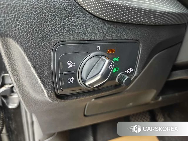 Audi Q2L 2021 Темно-серый из Китая, фото 2