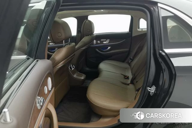 Mercedes-Benz E-class 2023 Черный из Китая, фото 2