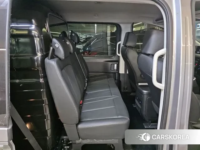 Hyundai Staria 2024 Серебряный из Кореи, фото 2