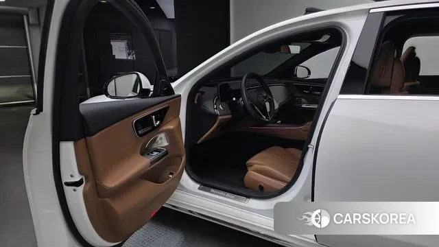 Mercedes-Benz E-Class W214 2024 Белый из Кореи, фото 2