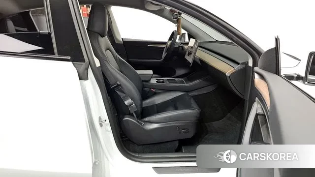 Tesla Model Y 2023 Белый из Кореи, фото 2