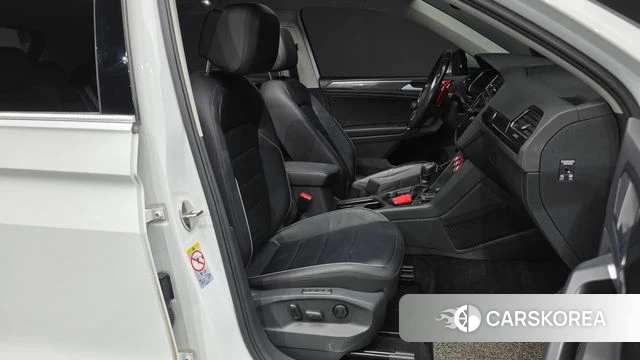 Volkswagen Tiguan second Generation 2018 Белый из Кореи, фото 2