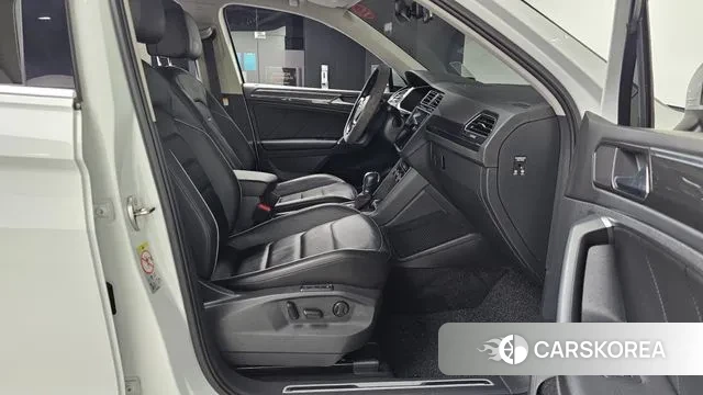 Volkswagen Tiguan second Generation 2018 Белый из Кореи, фото 2