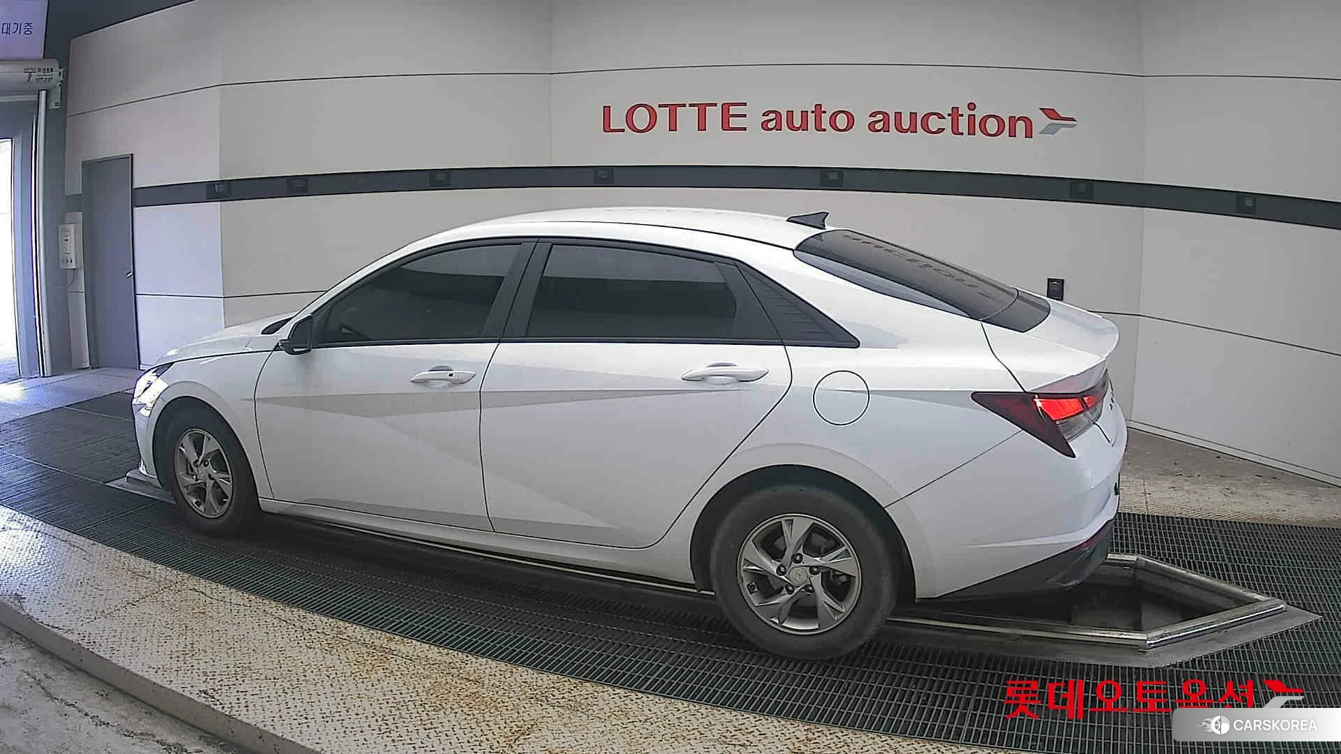 Hyundai Avante 2023 Polar White из Кореи, фото 2