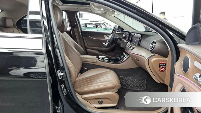 Mercedes-Benz E-Class W213 2019 Черный из Кореи, фото 2