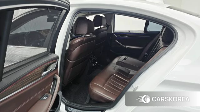 BMW 5 Series (G30) 2021 Белый из Кореи, фото 2