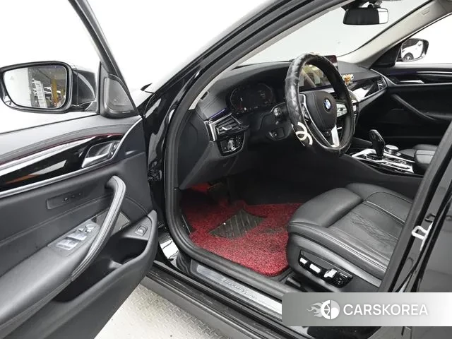 BMW 5 Series (G30) 2021 Черный из Кореи, фото 2