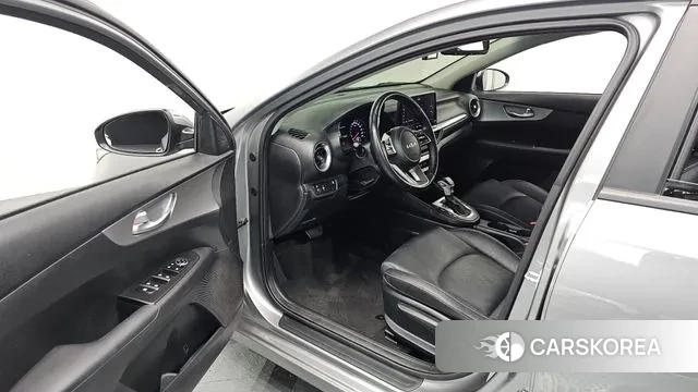 Kia The New K3 2nd generation 2022 Серебряный из Кореи, фото 2