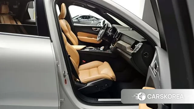 Volvo XC60 second Generation 2023 Белый из Кореи, фото 2