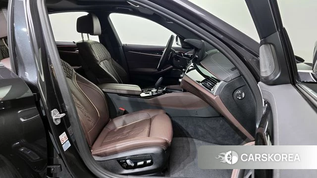 BMW 5 Series (G30) 2022 Серый из Кореи, фото 2