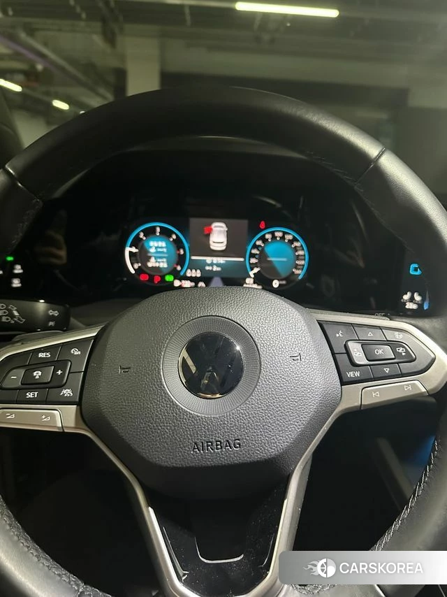 Volkswagen Golf 8th Generation 2022 Светло-серебряный цвет из Кореи, фото 2