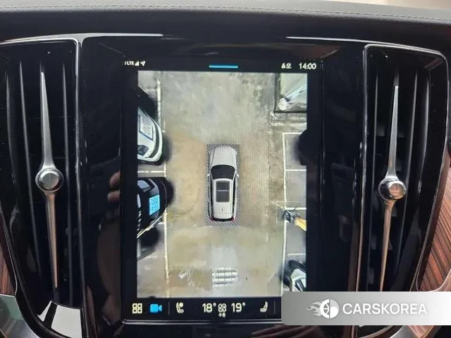 Volvo V60 Cross-Country 2nd Generation 2025 Белый из Кореи, фото 2