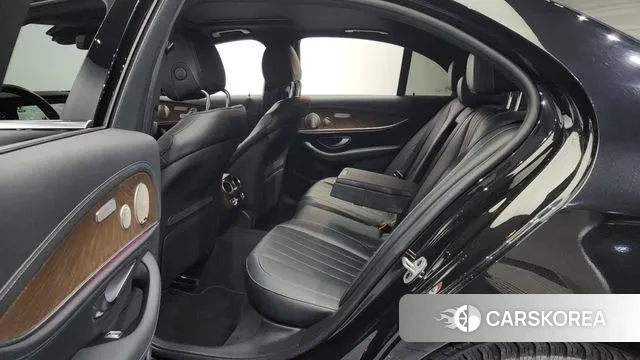 Mercedes-Benz E-Class W213 2022 Черный из Кореи, фото 2