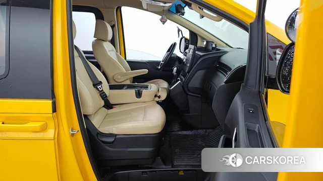 Hyundai Staria 2021 Желтый из Кореи, фото 2