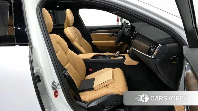 Volvo V90 Cross-Country 2023 Белый из Кореи, фото 2