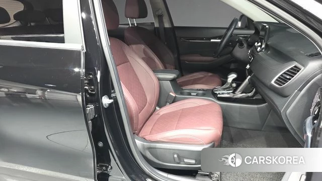 Kia Seltos 2021 Черный из Кореи, фото 2