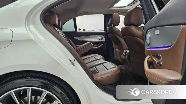 Mercedes-Benz E-Class W213 2018 Белый из Кореи, фото 2