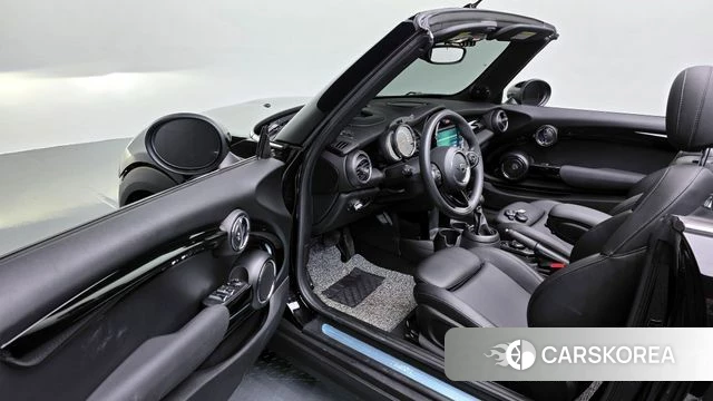 Mini Cooper Convertible 2019 Черный из Кореи, фото 2