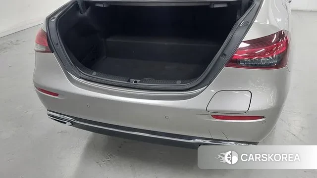 Mercedes-Benz E-Class W213 2022 Серебряный из Кореи, фото 2