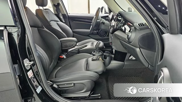 Mini Cooper 2024 Черный из Кореи, фото 2