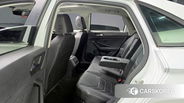 Volkswagen 7th Generation of Jetta 2024 Белый из Кореи, фото 2