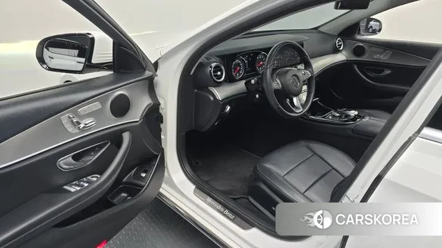 Mercedes-Benz E-Class W213 2018 Белый из Кореи, фото 2