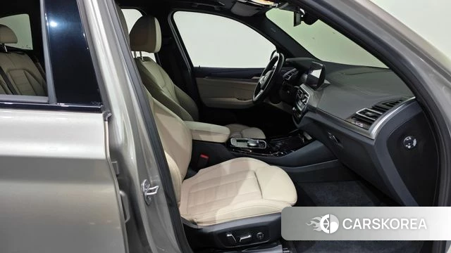 BMW iX3 2024 Песочный из Кореи, фото 2