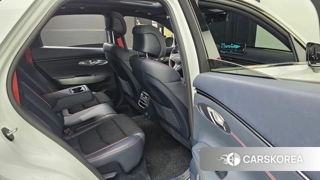 Genesis GV70 2023 Белый из Кореи, фото 2