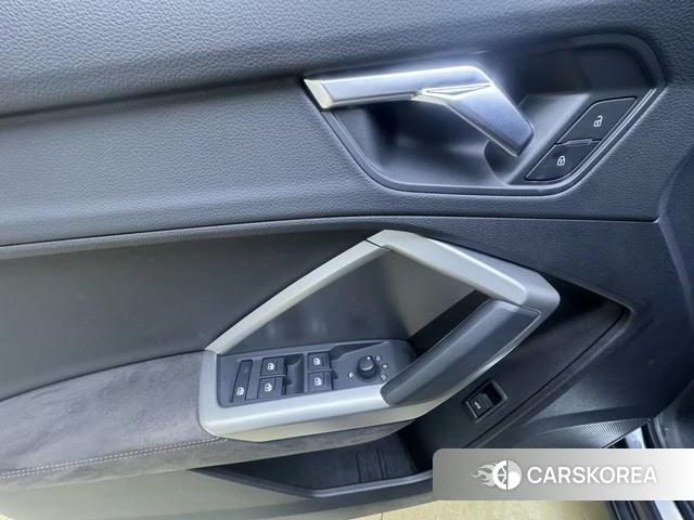 Audi Q3 2022 Темно-серый из Китая, фото 2