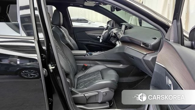 Peugeot 5008 second generation 2024 Черный из Кореи, фото 2