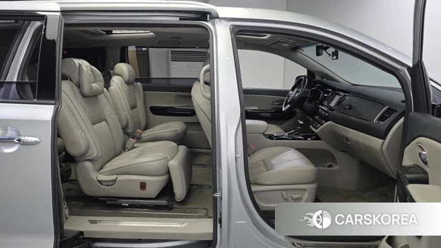 Kia The New Carnival 2018 Серебряный из Кореи, фото 2