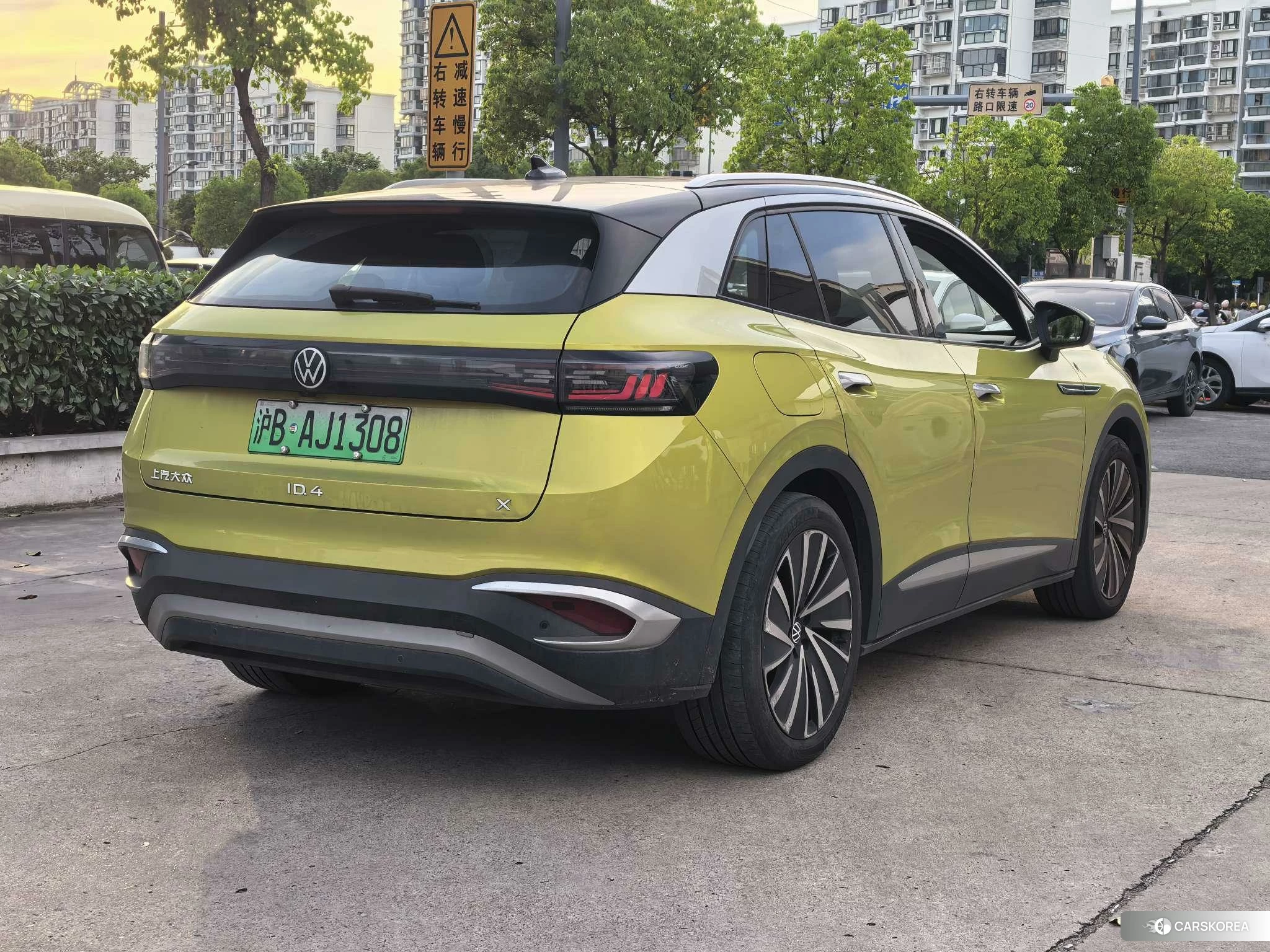 Volkswagen ID.4 X 2021 Желтый из Китая, фото 2