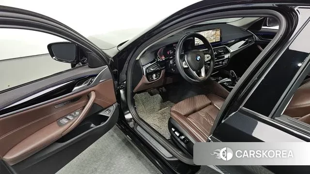 BMW 5 Series (G30) 2022 Черный из Кореи, фото 2