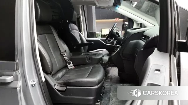 Hyundai Staria 2021 Серебряный из Кореи, фото 2