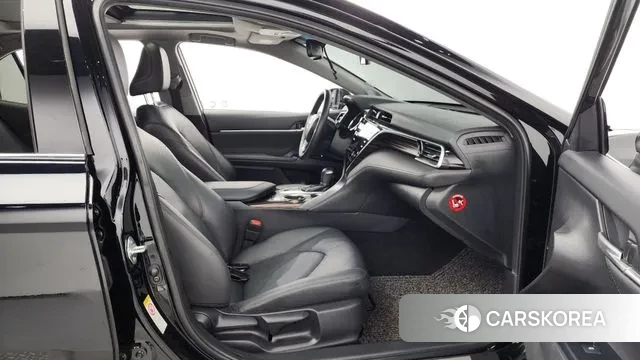 Toyota Camry (XV70) 2018 Черный из Кореи, фото 2