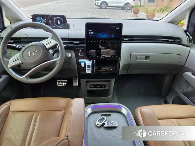 Hyundai Staria 2022 Белый из Кореи, фото 2