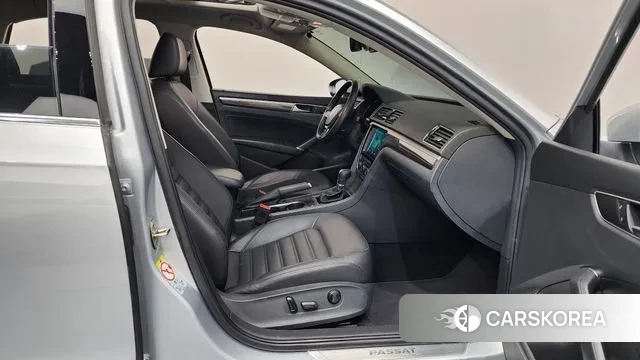 Volkswagen The New Passat 2018 Серебряный из Кореи, фото 2