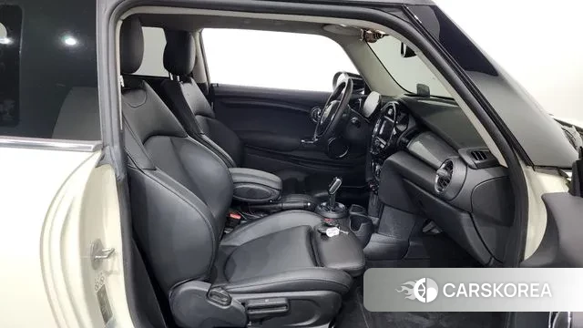 Mini Cooper 2021 Жемчужный цвет из Кореи, фото 2