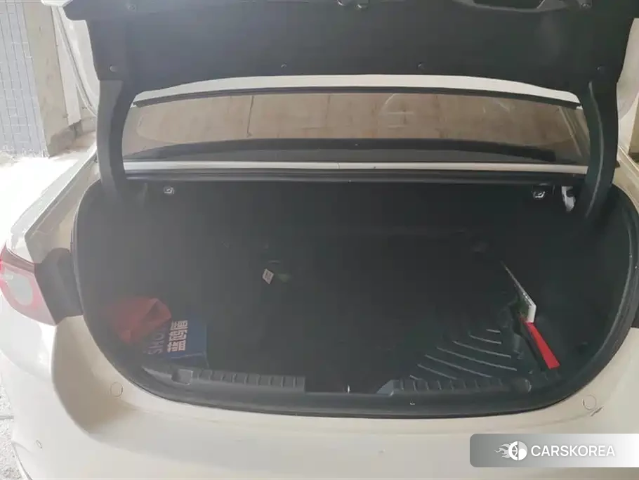 Mazda 3 2024 Белый из Китая, фото 2