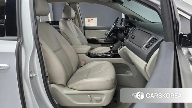 Kia The New Carnival 2019 Серебряный из Кореи, фото 2