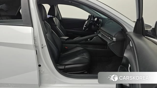 Hyundai Avante Hybrid (CN7) 2022 Белый из Кореи, фото 2