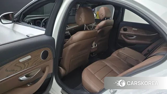 Mercedes-Benz E-Class W213 2023 Белый из Кореи, фото 2