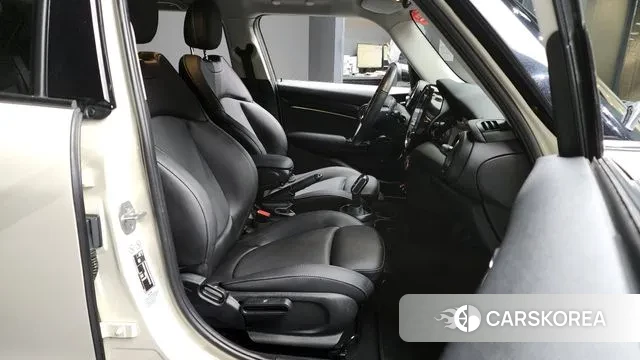 Mini Cooper 2022 Жемчужный цвет из Кореи, фото 2