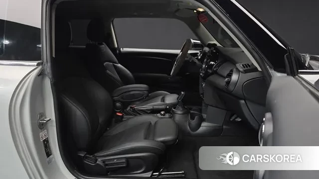 Mini Cooper 2021 Серебряный из Кореи, фото 2