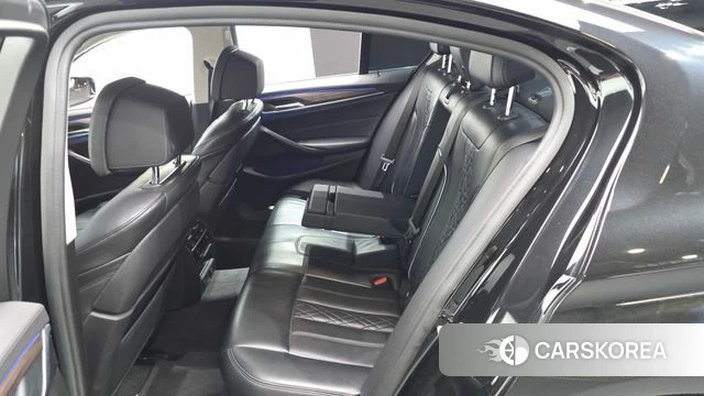BMW 5 Series (G30) 2018 Черный из Кореи, фото 2