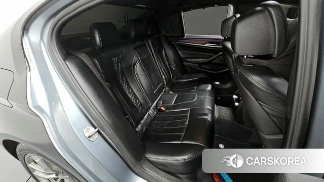 BMW 5 Series (G30) 2018 Черный из Кореи, фото 2
