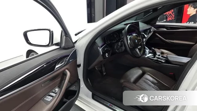 BMW 5 Series (G30) 2022 Белый из Кореи, фото 2