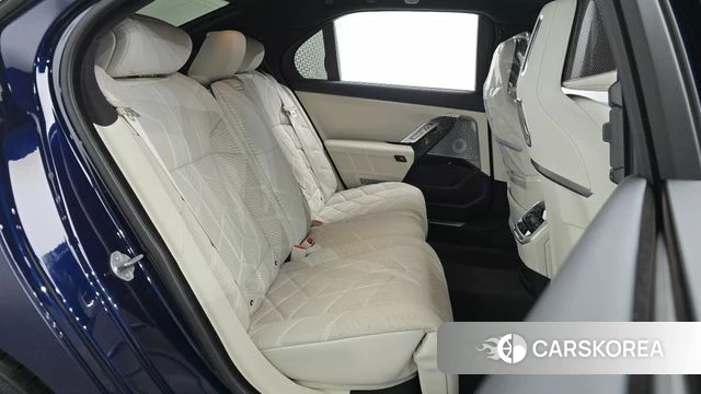 BMW 7 Series (G70) 2024 Синий из Кореи, фото 2