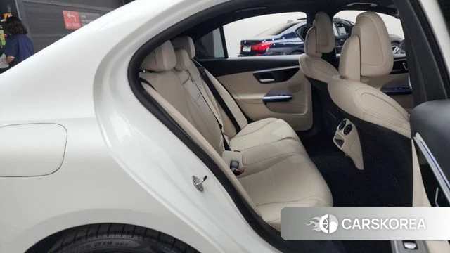 Mercedes-Benz C-Class W206 2023 Белый из Кореи, фото 2