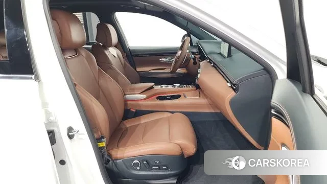 Genesis GV70 2023 Белый из Кореи, фото 2